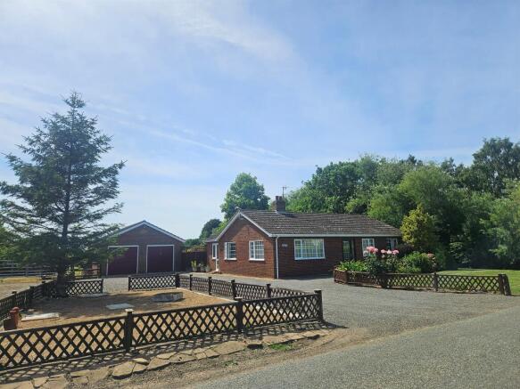 3 bed property, in Tydd Low Road, £475,000