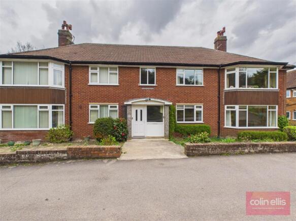 2 bed property, in Queen Margarets Road, £130,000