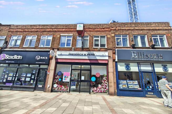3 bed property, in Crown Lane, £200,000