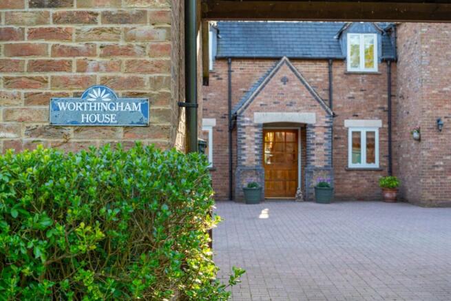 5 bed property, in Worthingham House, £795,000
