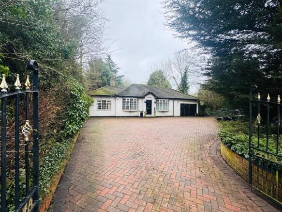 3 bed property, in Birmingham Road, £400,000