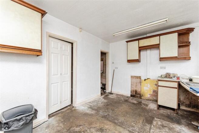 2 bed property, in Kingsway, £90,000