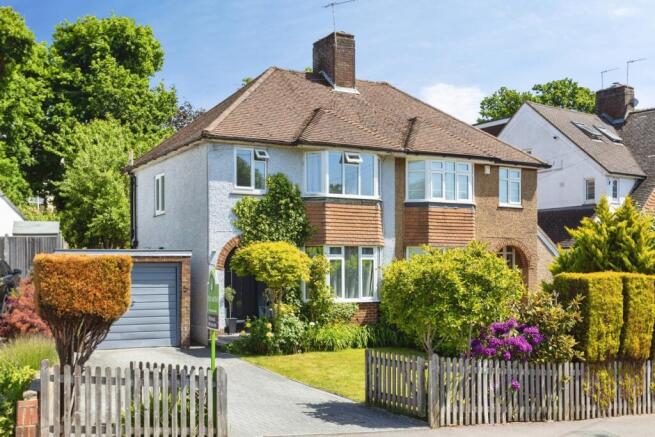 3 bed property, in Farmcombe Road, £800,000