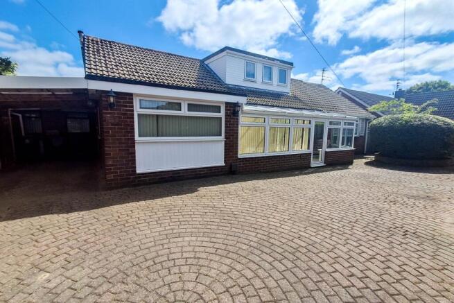 3 bed property, in Hunter Close, £495,000