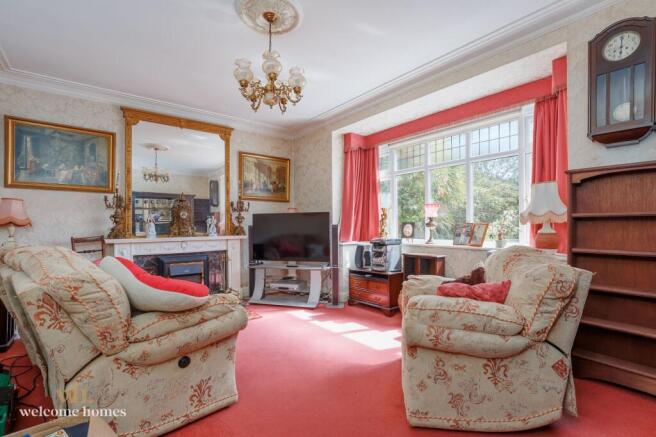 4 bed property, in Thistlebarrow Road, £580,000