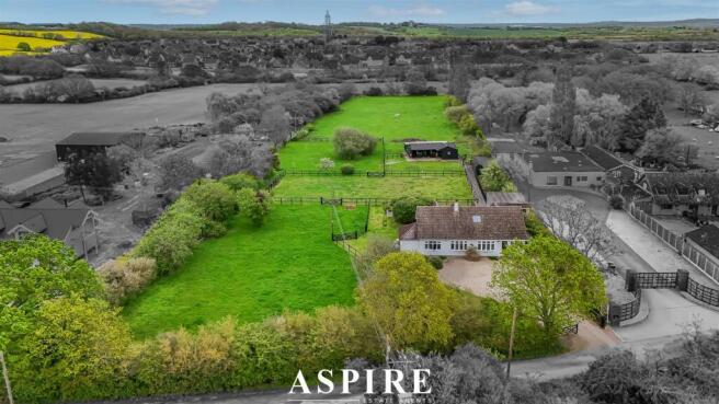 4 bed property, in Runwell, £800,000