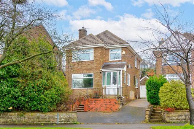 3 bed property, in Barncliffe Road, £425,000