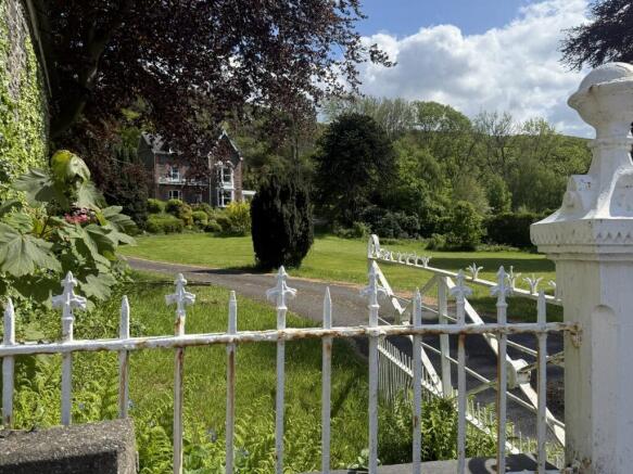 7 bed property, in Tre'r Ddol SY20, £675,000