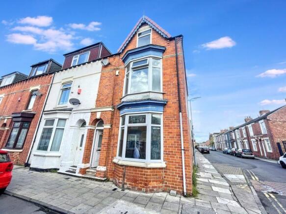 4 bed property, in Victoria Road, £85,000