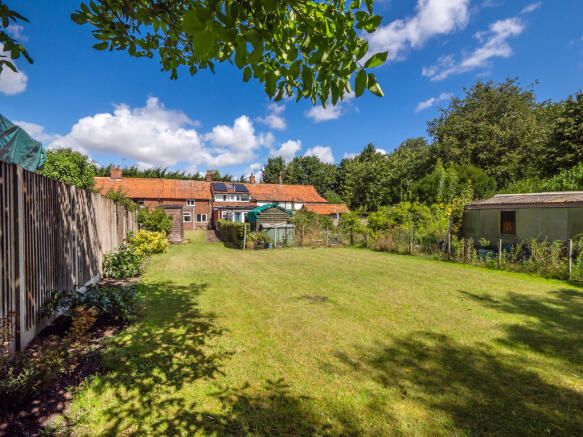 3 bed property, in Bridge Road, £210,000