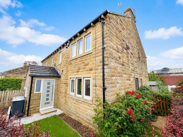1 bed property, in Market Court, £140,000