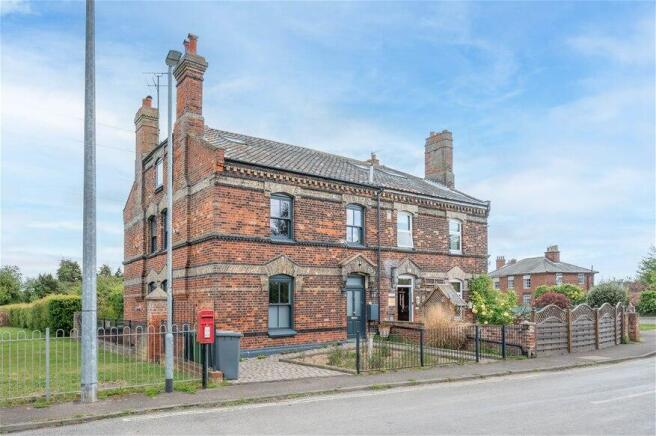4 bed property, in Westward Ho, £550,000