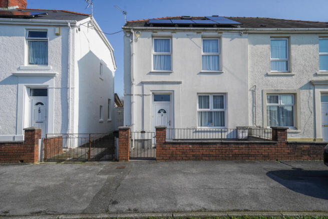 4 bed property, in Arthur Street, £250,000