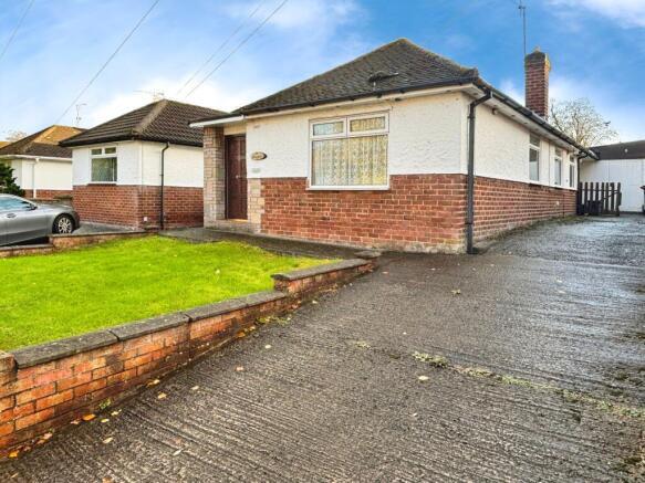 2 bed property, in Saughall Road, £240,000