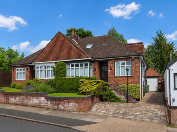 4 bed property, in Horndon Road, £600,000