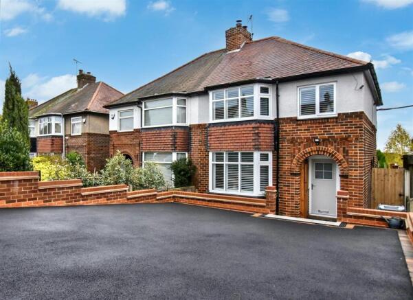 3 bed property, in Far Laund, £325,000