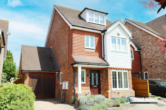 4 bed property, in Abbey Close, £735,000