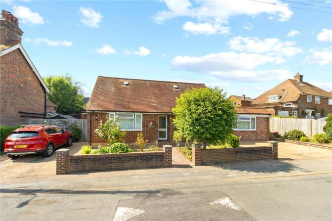 3 bed property, in New Road, £550,000