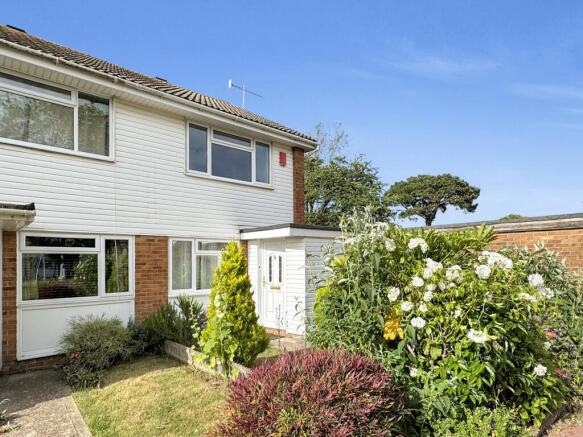 2 bed property, in Alberta Walk, £300,000