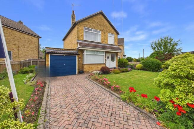 3 bed property, in Southfield Drive, £280,000