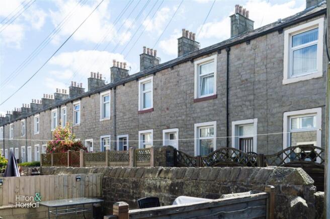 2 bed property, in Railway Street, £140,000