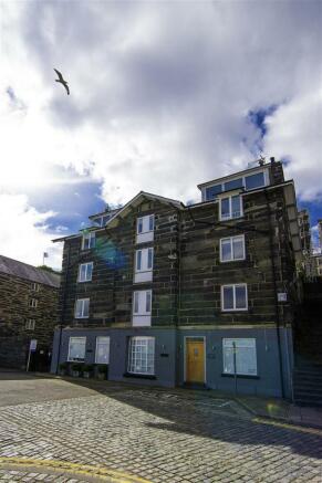 3 bed property, in Corn Hill, £325,000