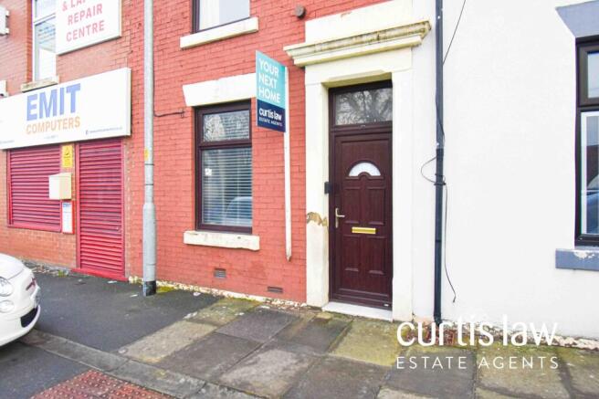 2 bed property, in Burnley Road, £100,000