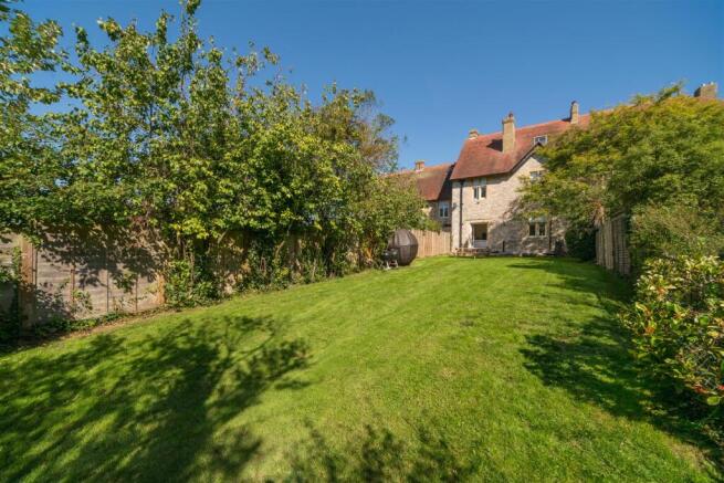 3 bed property, in Woodvale Road, £650,000