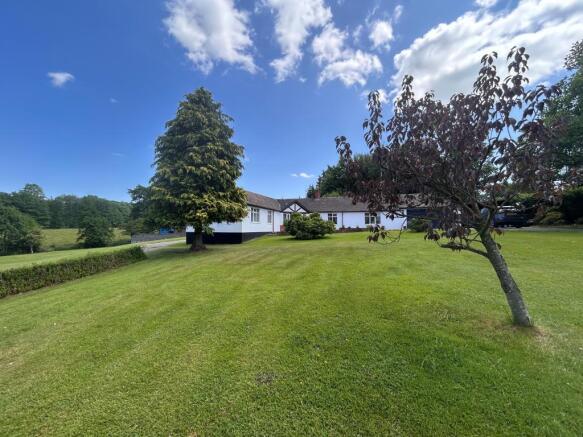 4 bed property, in Kington, £550,000