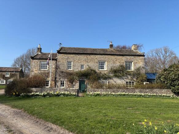 4 bed property, in Holly Tree Farm, £997,500