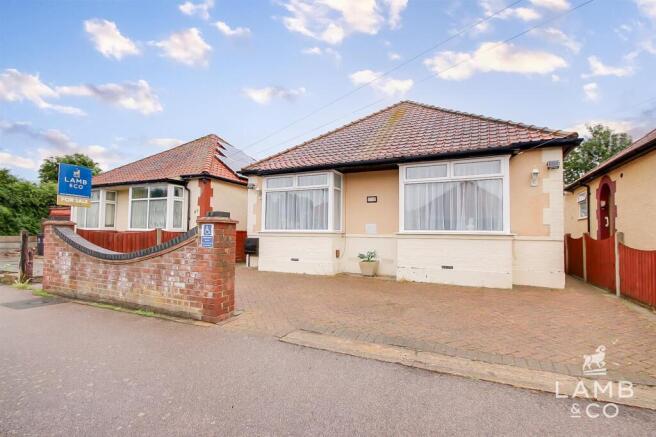 4 bed property, in Thomas Road, £250,000