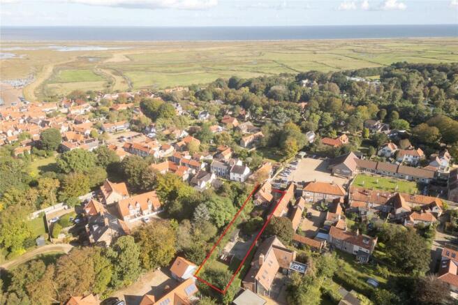 3 bed property, in High Street, £795,000