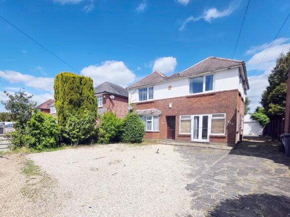 3 bed property, in Freehold Garden Flat, £250,000