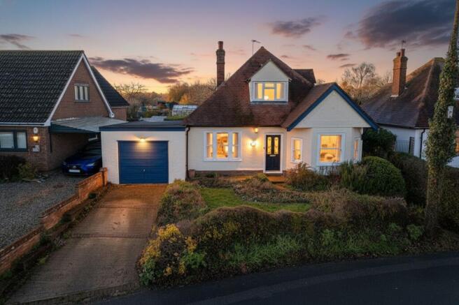 4 bed property, in Frambury Lane, £375,000