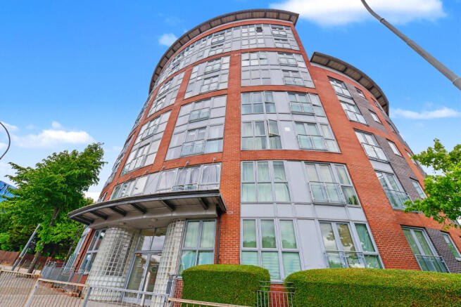 2 bed property, in Lee Bank Middleway, £105,000