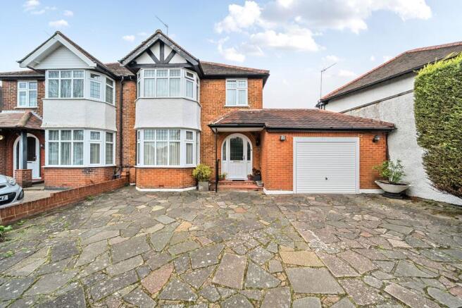 3 bed property, in Gibbs Green, £850,000
