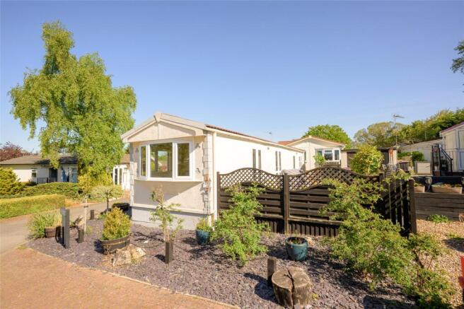 1 bed property, in Westgate Park, £25,000