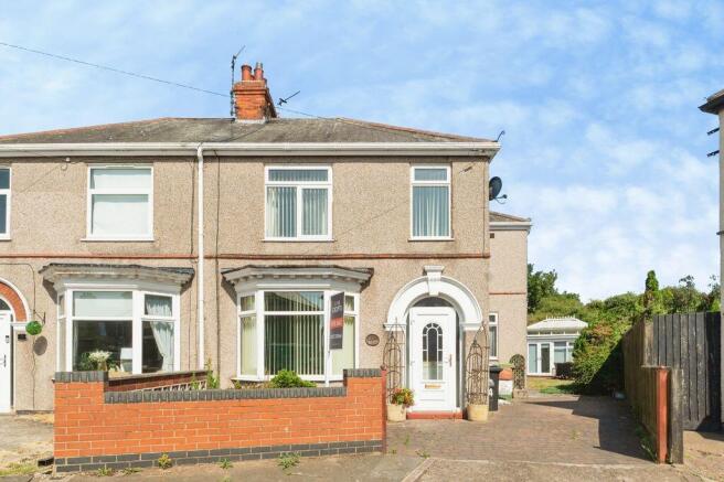 3 bed property, in Lewis Road, £155,000