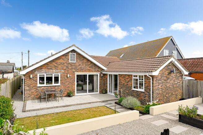 4 bed property, in Seaview Road, £475,000