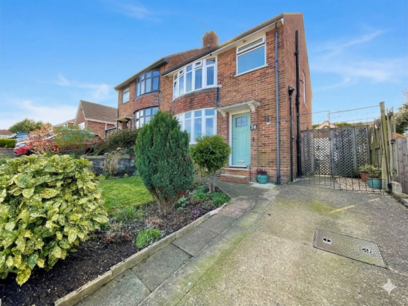 3 bed property, in Hillary Crescent, £375,000