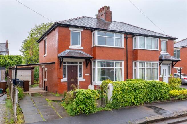 3 bed property, in Haydock Avenue, £135,000