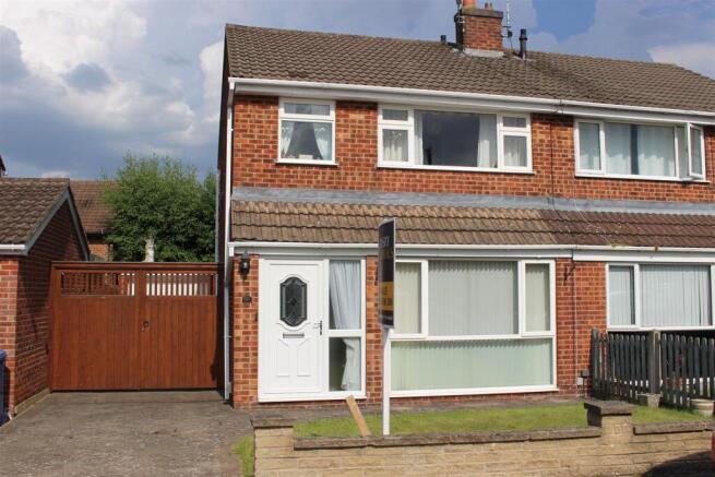 3 bed property, in Hilton Close, £250,000
