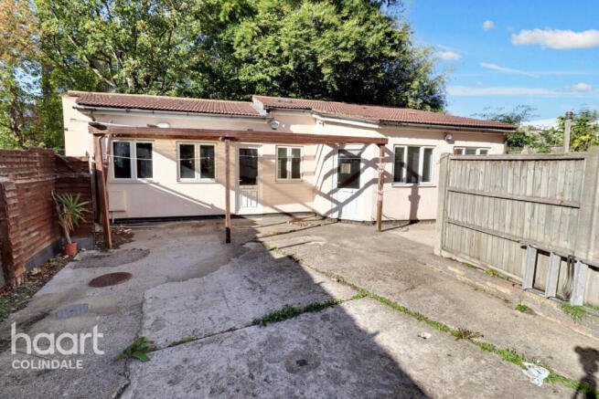 1 bed property, in Montagu Road, £300,000