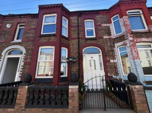 3 bed property, in Guildhall Road, £110,000