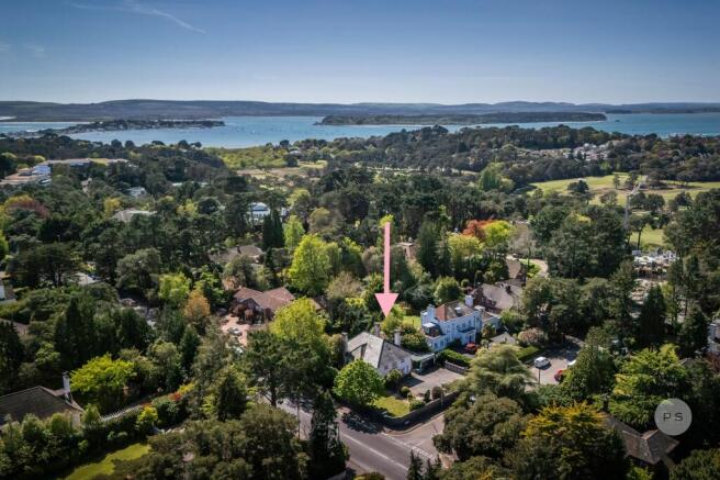 5 bed property, in Lawrence Drive, £1,750,000