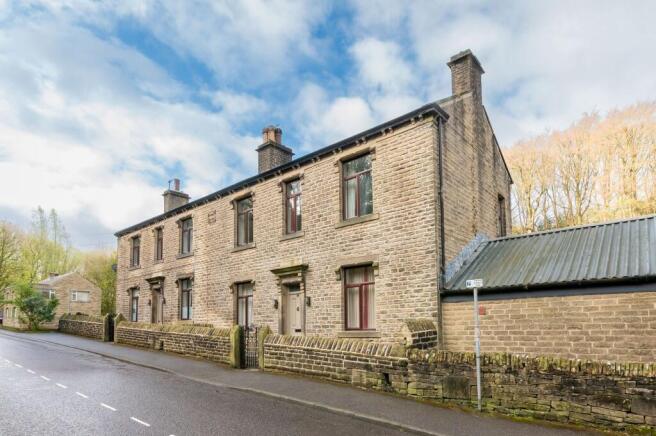 3 bed property, in 86 Dunford Road, £220,000