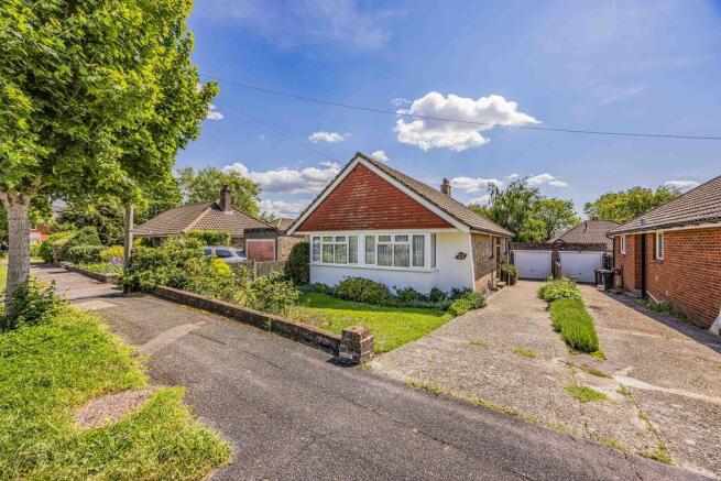 2 bed property, in Birch Tree Drive, £415,000