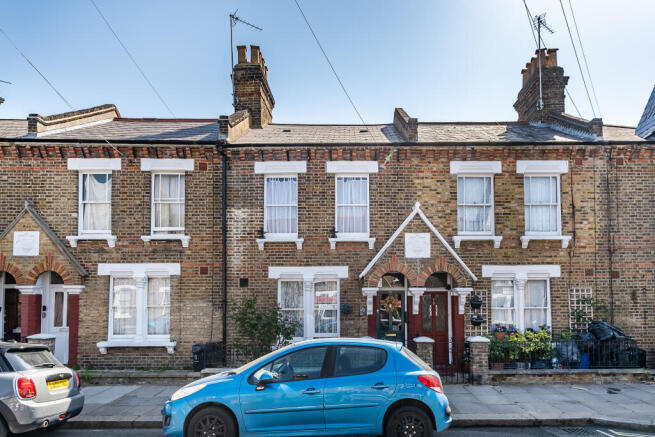 3 bed property, in Fifth Avenue, £875,000