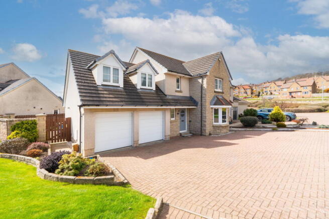 4 bed property, in Little Craigs View, £385,000