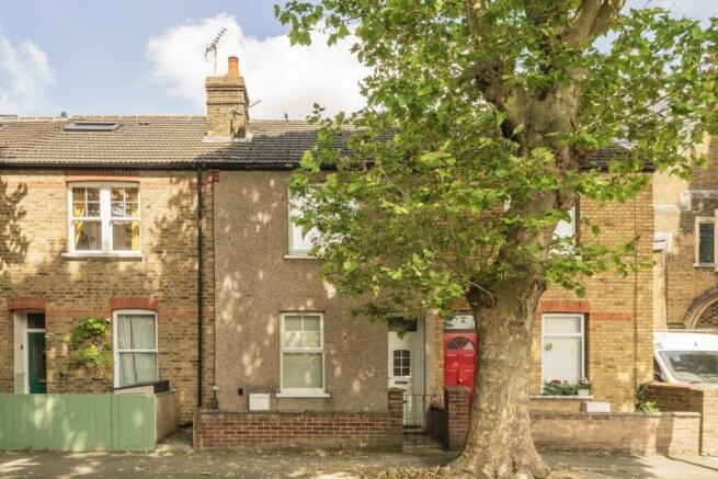 2 bed property, in Cranmer Avenue, £599,950